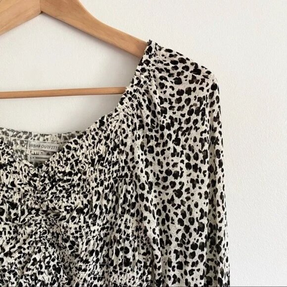 Urban Outfitters Leopard Long Sleeve Crop Top - Picture 2 of 4